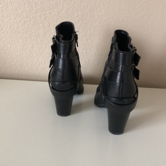 Gianni Bini Booties - Picture 2 of 3